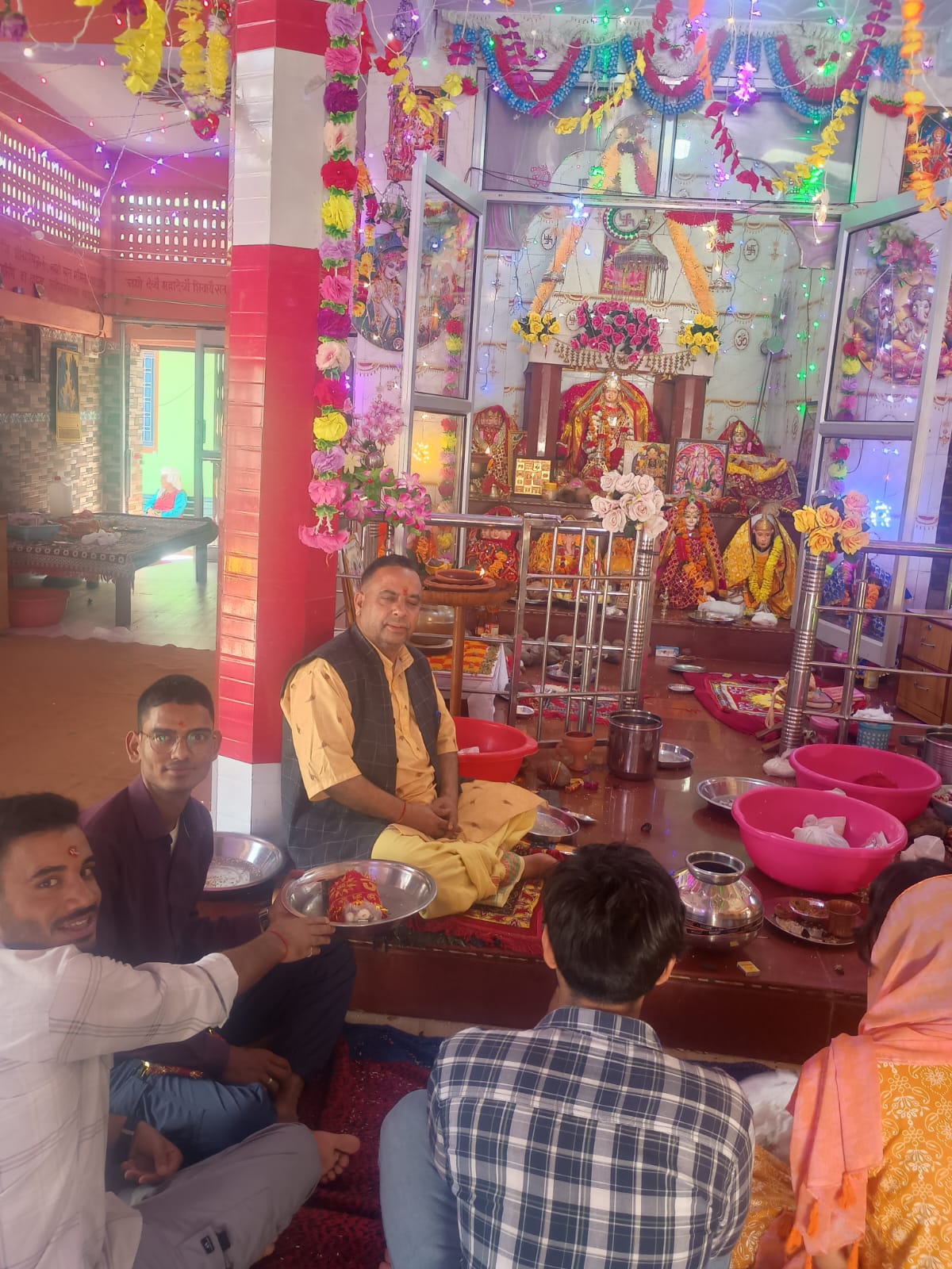 नवरात्रि पर उत्तरकाशी के मंदिरों में यूं जुटे भक्तोंं नवरात्रि पर उत्तरकाशी के मंदिरों में यूं जुटे भक्तोंं