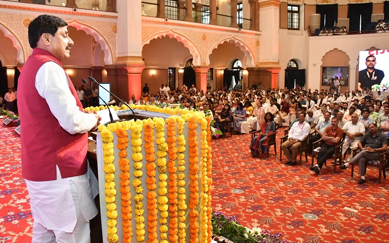 राष्ट्रीय आयुर्वेद दिवस पर भोपाल के कुशाभाऊ ठाकरे सभागार में आयोजित राज्य स्तरीय कार्यक्रम