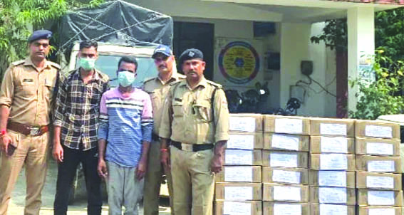 पुलिस गिरफ्त में आरोपित पुलिस गिरफ्त में आरोपित
