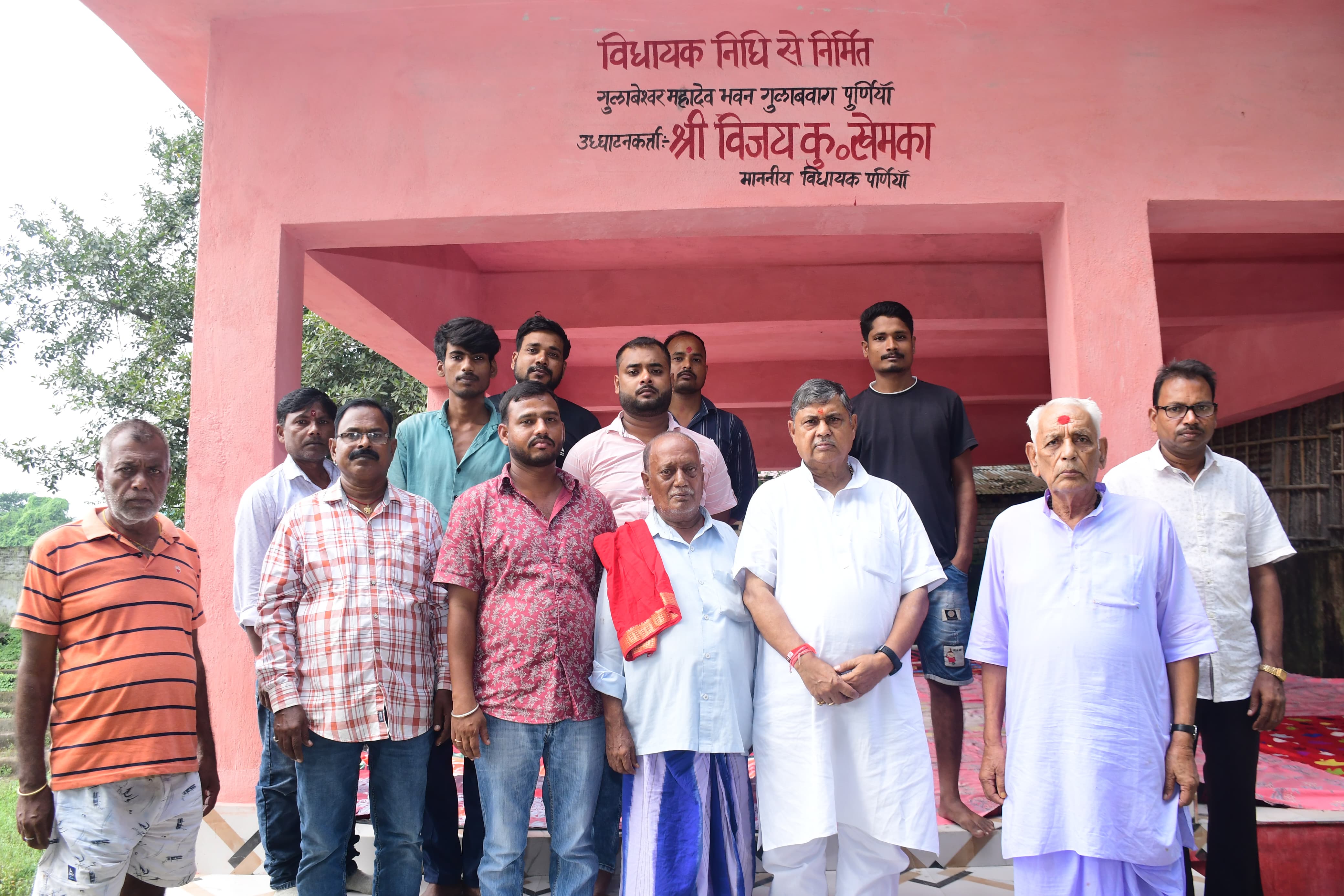 मंदिर का उद्घाटन करते विधायक खेमका