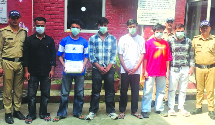 पुलिस गिरफ्त में आरोपित
