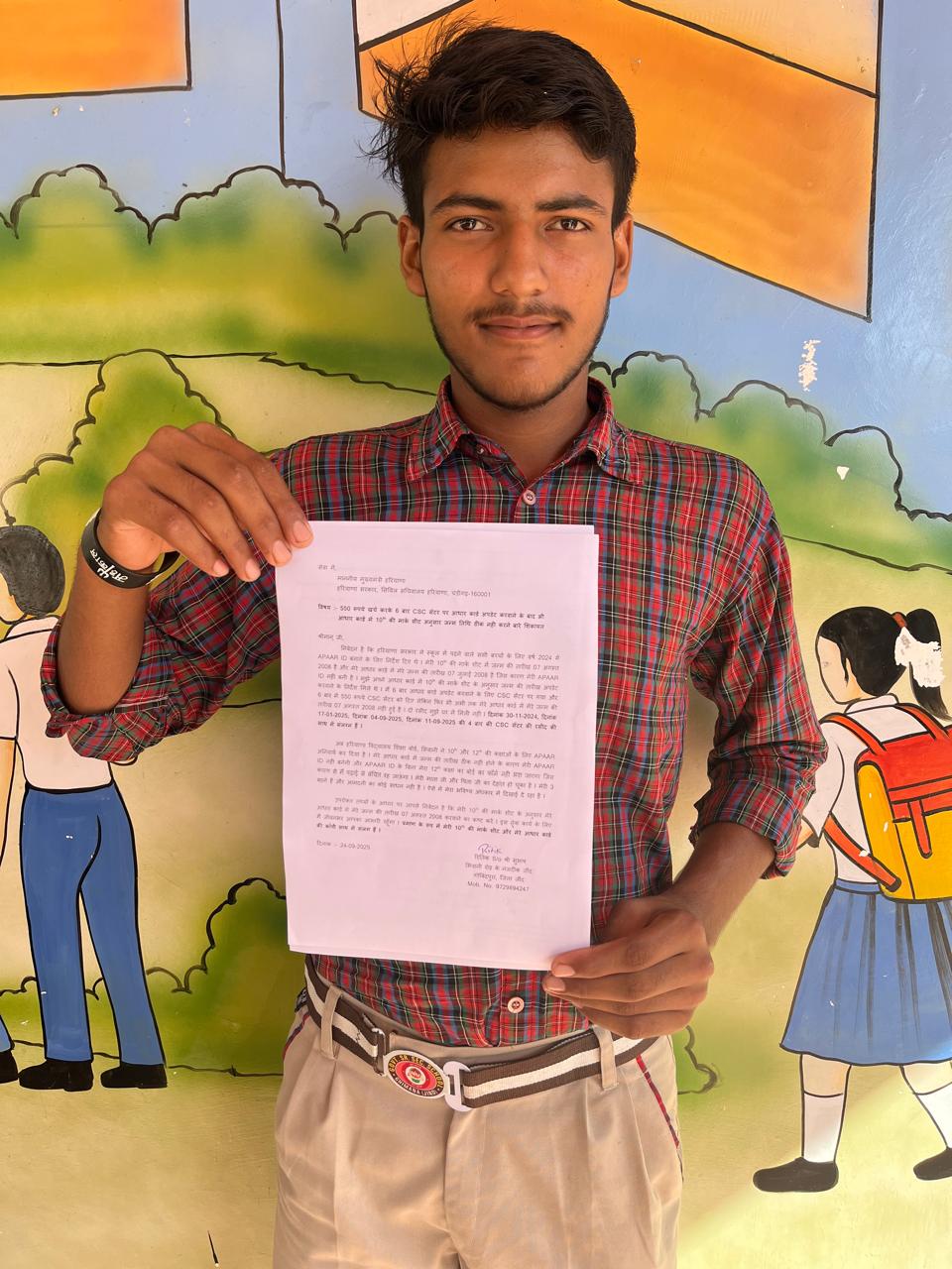 शिकायत दिखाते हुए रितिक।