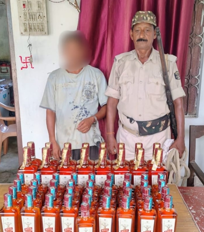 पुलिस के गिरफ्त में तस्कर
