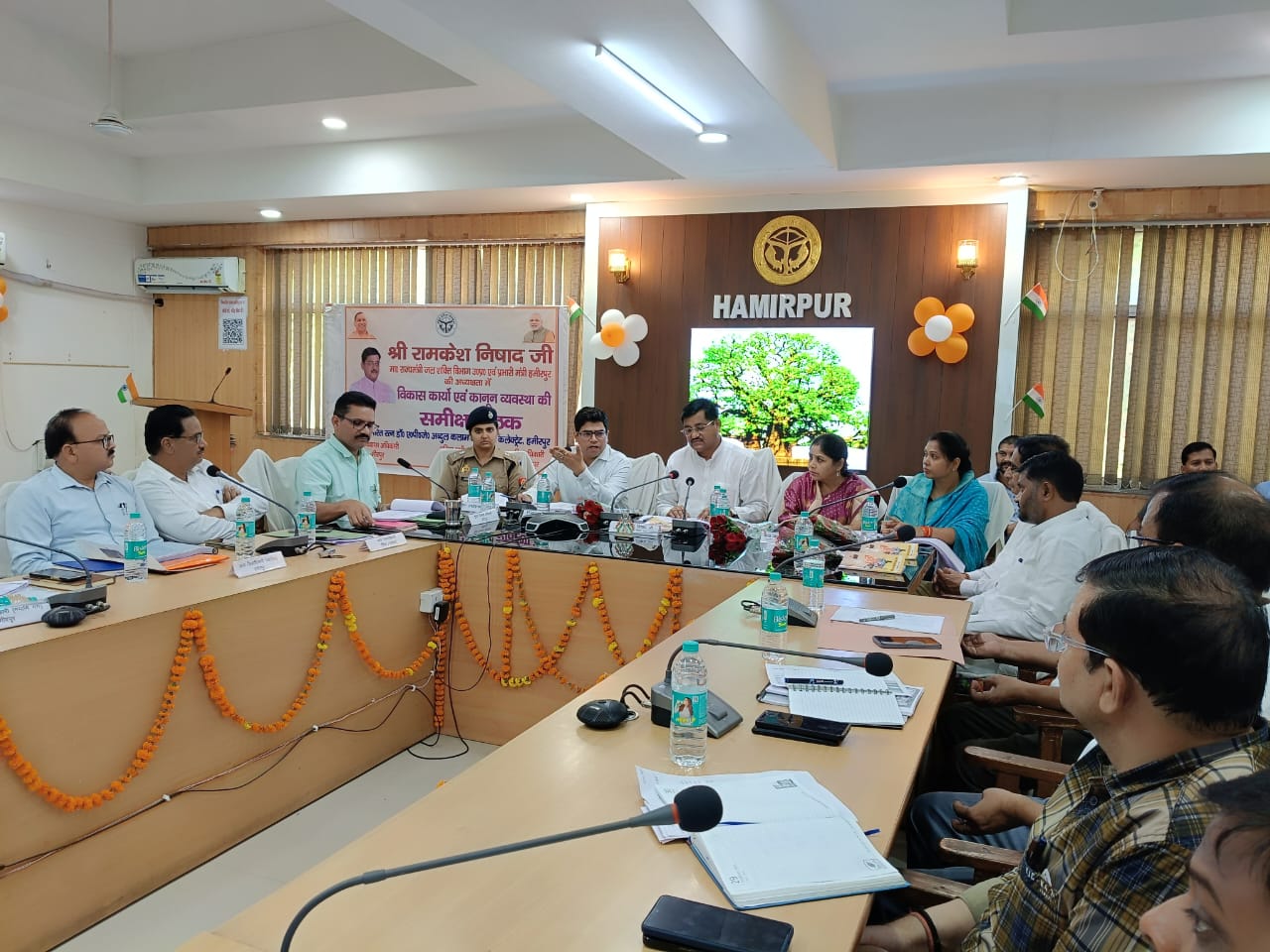 डॉ. एपीजे अब्दुल कलाम सभागार में विकास कार्यों और कानून-व्यवस्था की समीक्षा