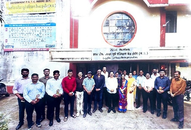 इंदौरः लोक सेवा आयोग-2024 की परीक्षा में चयनित  प्रशिक्षण केन्द्र के अभ्यर्थियों का स्वागत समारोह