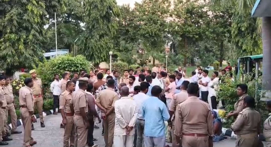 मौके परमौजूद पुलिस फोर्स