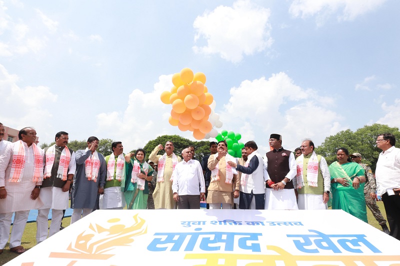 मुख्यमंत्री डॉ. मोहन यादव ने गुब्बारे छोड़कर सांसद खेल महोत्सव-2025 के शुभारंभ की घोषणा की
