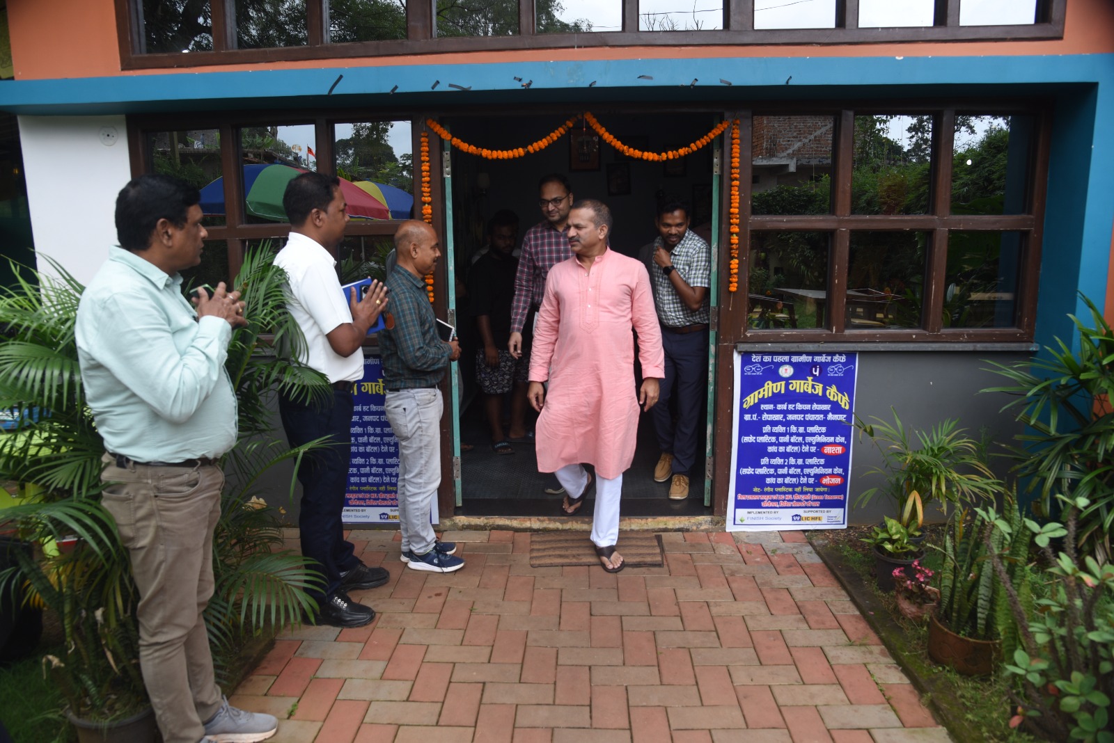 ग्रामीण गार्बेज कैफे का nirokshan