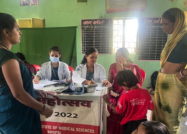 भोपालः काटजू अस्पताल में “स्वस्थ नारी – सशक्त परिवार” शिविर