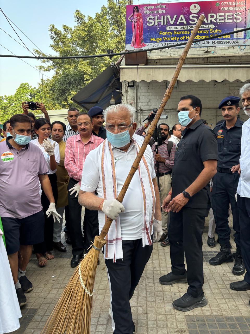 मनोहर लाल ने ‘एक दिन, एक घंटा, एक साथ’ अभियान में किया श्रमदान