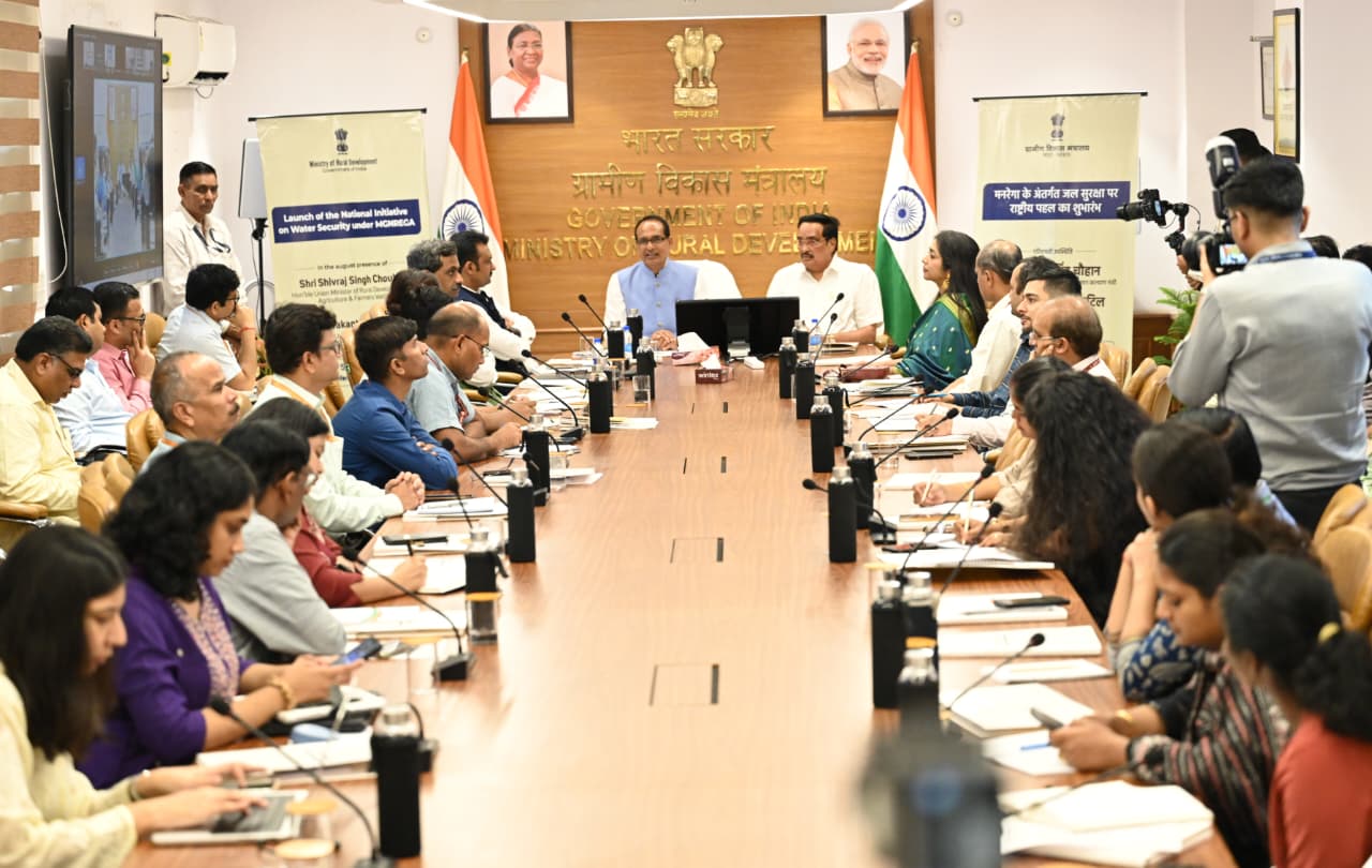 केन्द्रीय कृषि मंत्री शिवराज सिंह चौहान, जलशक्ति मंत्री सीआर पाटिल केन्द्रीय कृषि मंत्री शिवराज सिंह चौहान, जलशक्ति मंत्री सीआर पाटिल