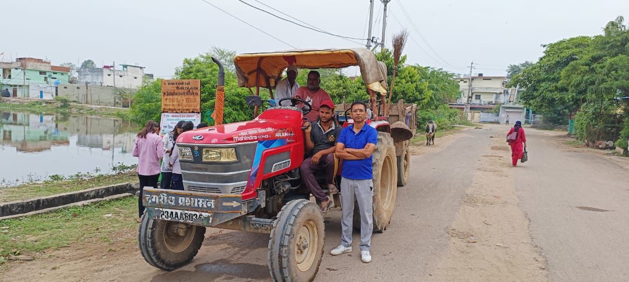 दमोह-विधायक,कलेक्टर अधिकारियों ने थामीं झाडू दमोह नगर में सफाई अभियान