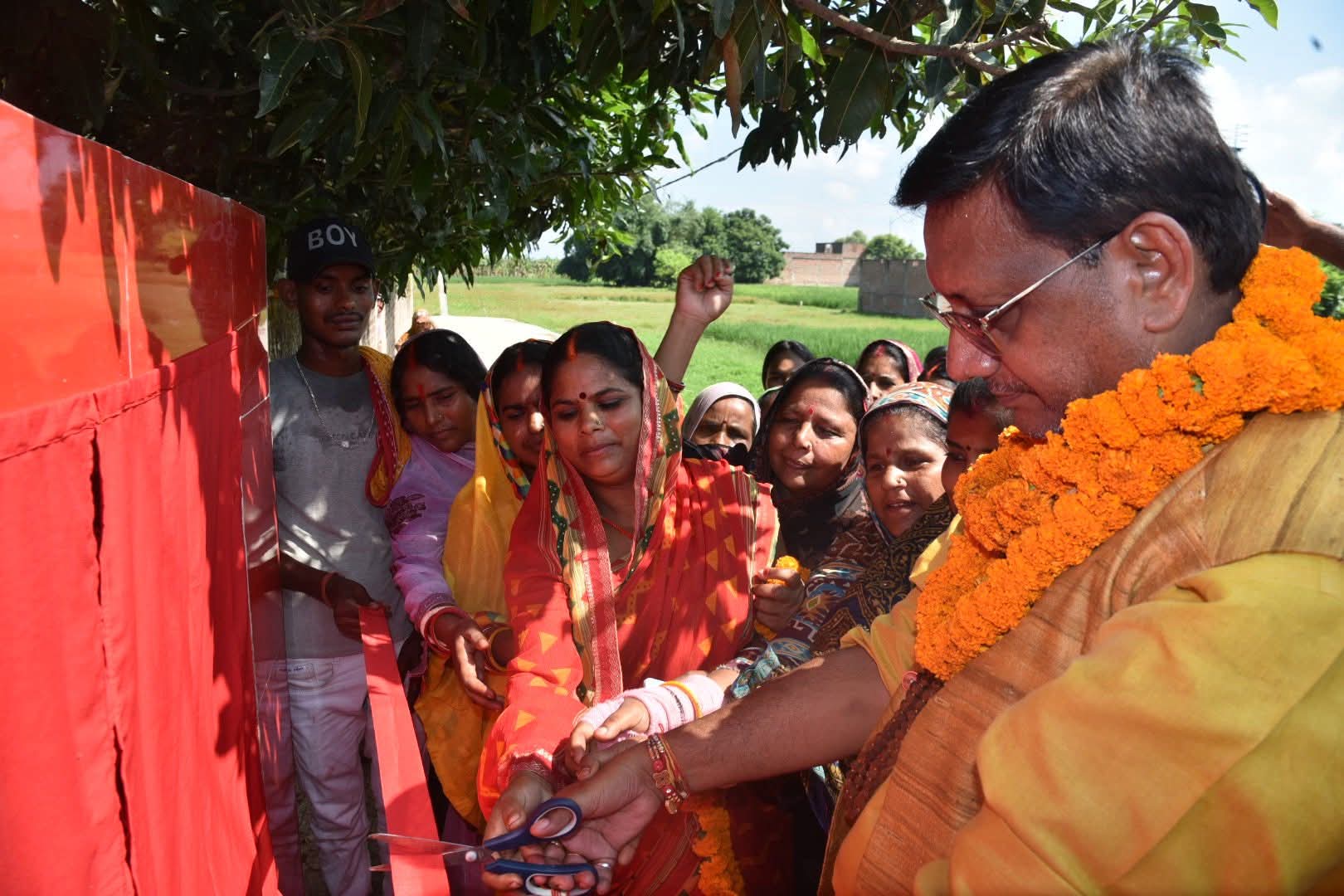 उद्घाटन करते विधायक