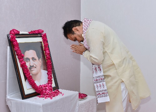 मुख्यमंत्री शर्मा ने एकात्म मानववाद के प्रणेता  पंडित दीनदयाल उपाध्याय को पुष्पांजलि अर्पित की