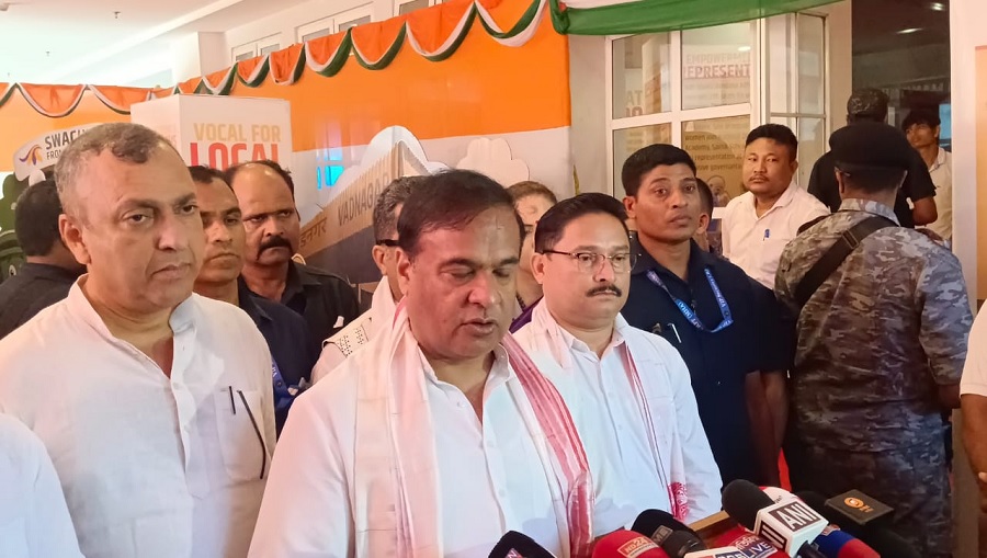 অসম ৰাজ্যিক বিজেপিৰ মুখ্য কাৰ্যালয়ত সংবাদ মাধ্যমৰ সৈতে মত বিনিময় কৰি মুখ্যমন্ত্ৰী ড° হিমন্ত বিশ্ব শৰ্মাই।