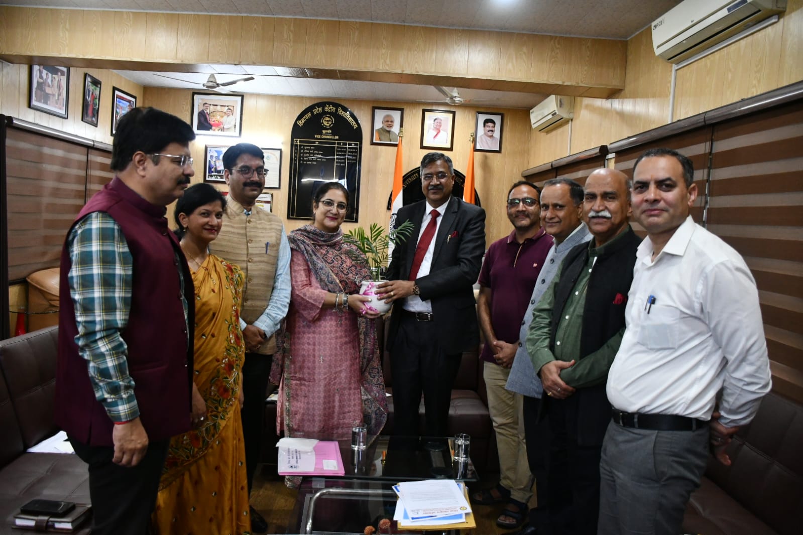 केंद्रीय विश्वविद्यालय में आयोजित कार्यक्रम में मौजूद प्रतिभागी। केंद्रीय विश्वविद्यालय में आयोजित कार्यक्रम में मौजूद प्रतिभागी।