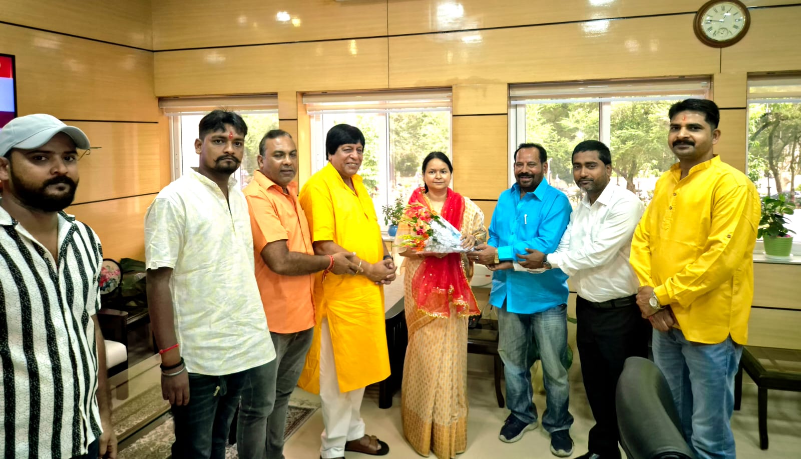 सीएस से मुलाकात करते युवा दस्‍ता महासभा के प्रतिनिधि‍मंडल सदस्‍यगण
