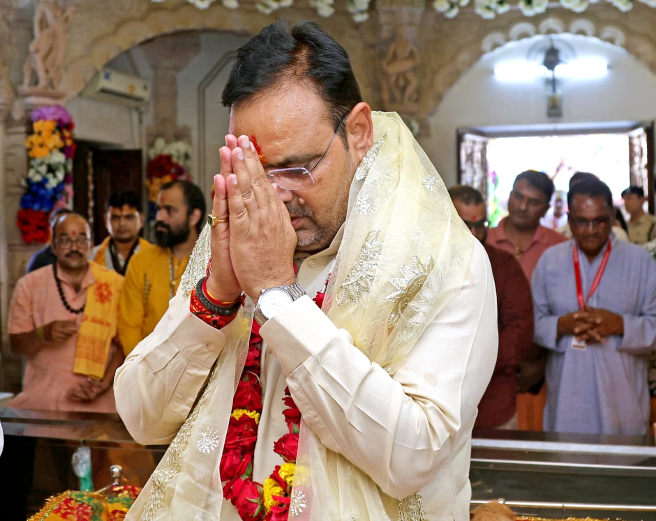 त्रिपुरा सुंदरी मंदिर में आशीर्वाद लेते मुख्यमंत्री भजनलाल शर्मा