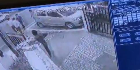 प्रयागराज: डाक्टर से हुई मारपीट मामले की सीसीटीवी से प्राप्त फोटो