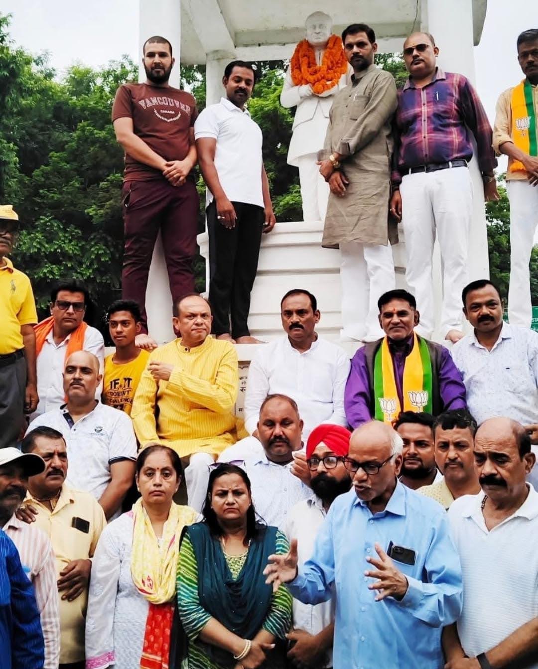 भाजपा महानगर अध्यक्ष व भाजपा कार्यकर्ता