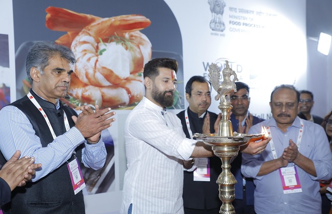 कार्यक्रम को संबोधित करते केंद्रीय खाद्य प्रसंस्करण उद्योग मंत्री चिराग पासवान