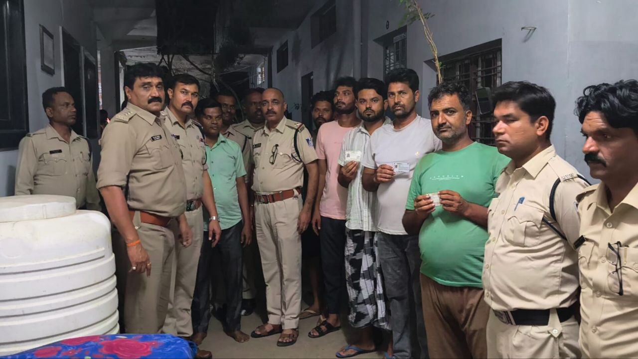दमोह-आधा सैकडा से अधिक लोगों को पुलिस ने हिरासत में लिया