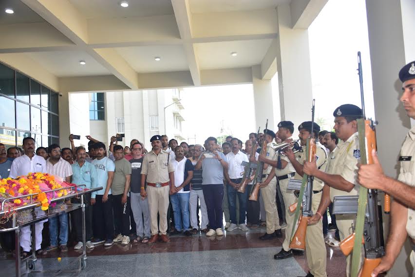 मेडिकल कॉलेज मंदसौर में श्रीमती सोहन बाई कंकरेचा का हुआ देहदान, राजकीय सम्मान गार्ड आॅफ आॅनर से सम्मानित किया