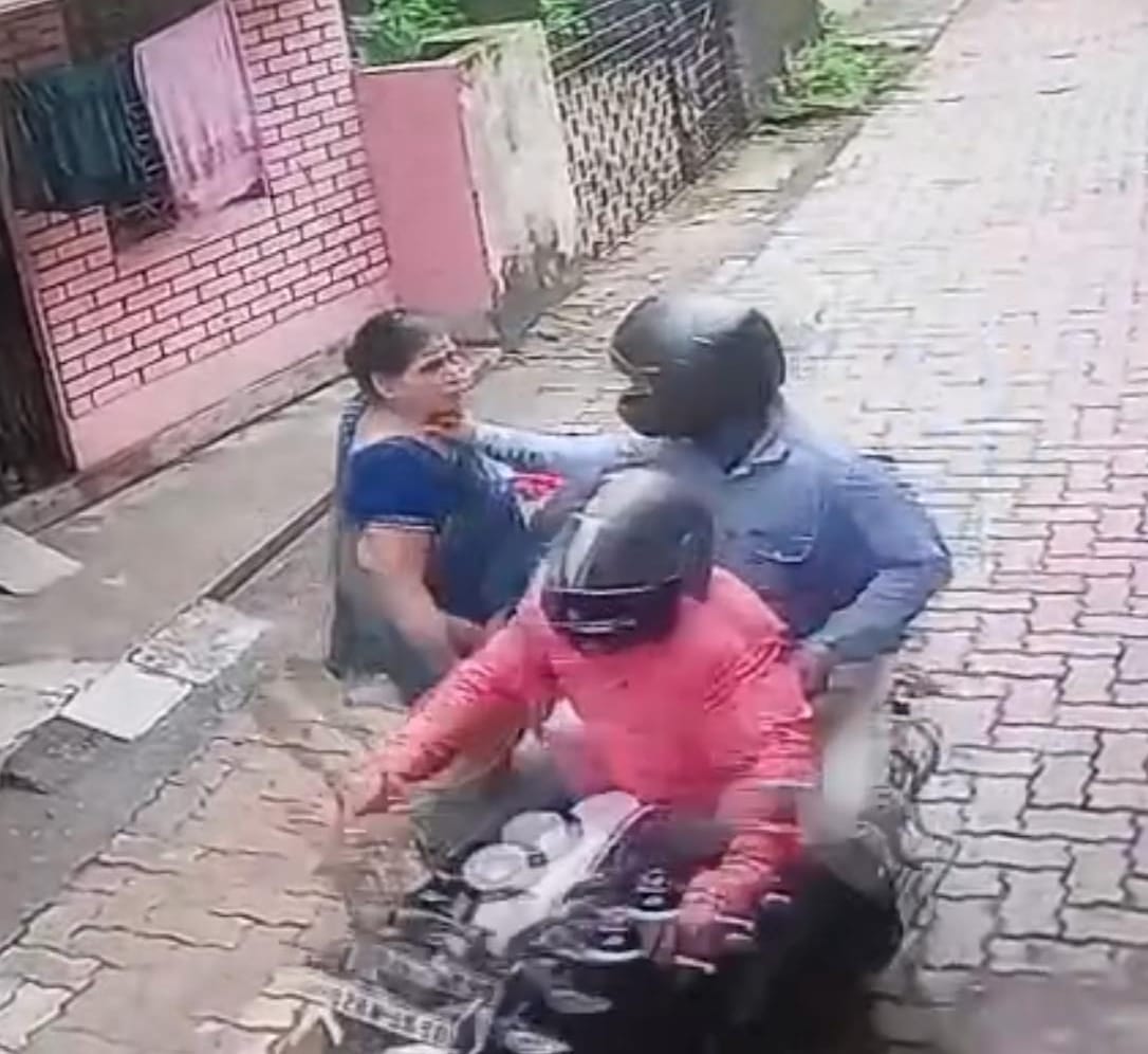 सीसीटीवी कैमरे में कैद हुई वारदात