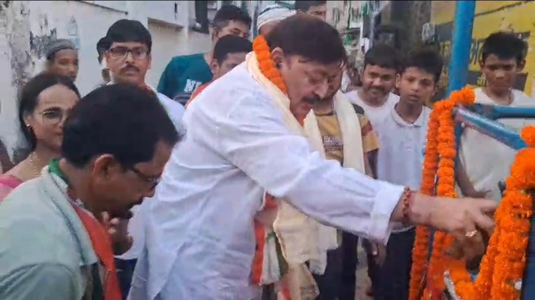 शिलान्यास करते विधायक