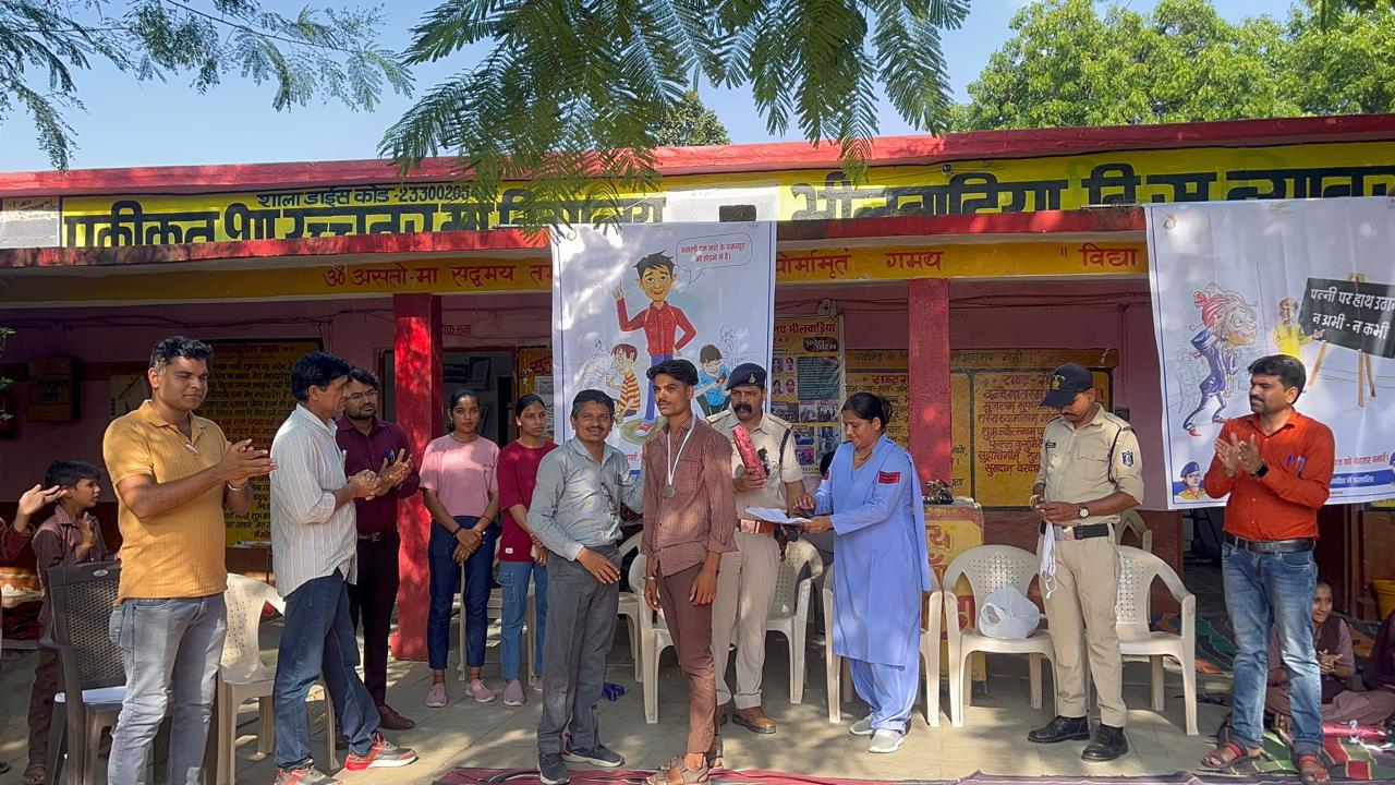 तहत छात्र-छात्राओं को दी समझाइश तहत छात्र-छात्राओं को दी समझाइश