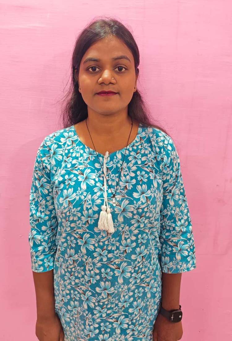 स्टेनोग्राफी एण्ड सेक्रेट्रियल असिस्टेंट हिन्दी ट्रेड की प्रशिक्षणार्थी उमा