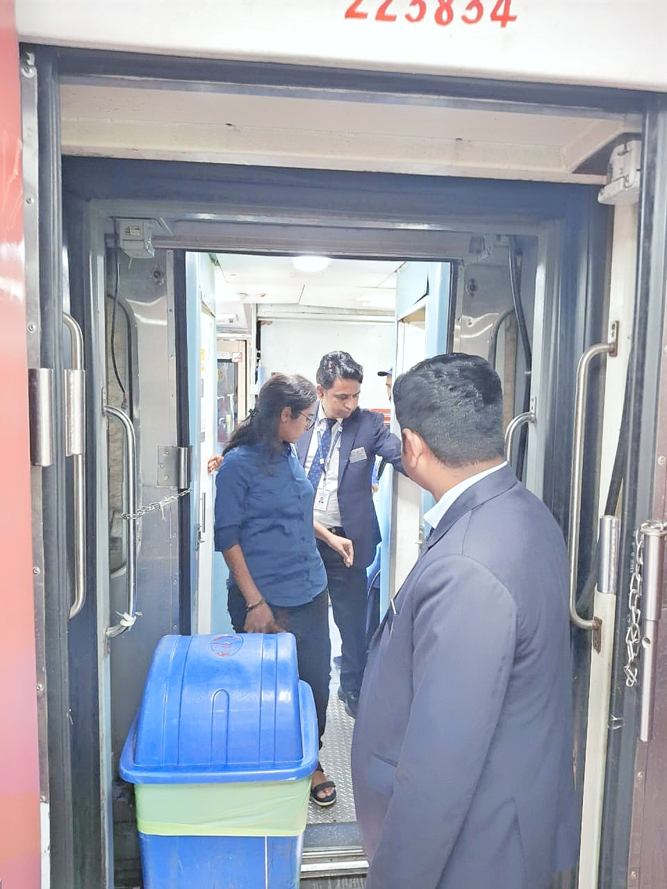 जांच करते हुए डिसीएम जांच करते हुए डिसीएम