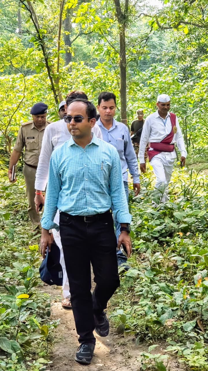 जायजा लेते डीएम