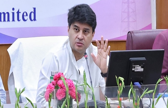 प्रेस कांफ्रेंस को संबोधित करते संचार मंत्री ज्योतिरादित्य सिंधिया प्रेस कांफ्रेंस को संबोधित करते संचार मंत्री ज्योतिरादित्य सिंधिया