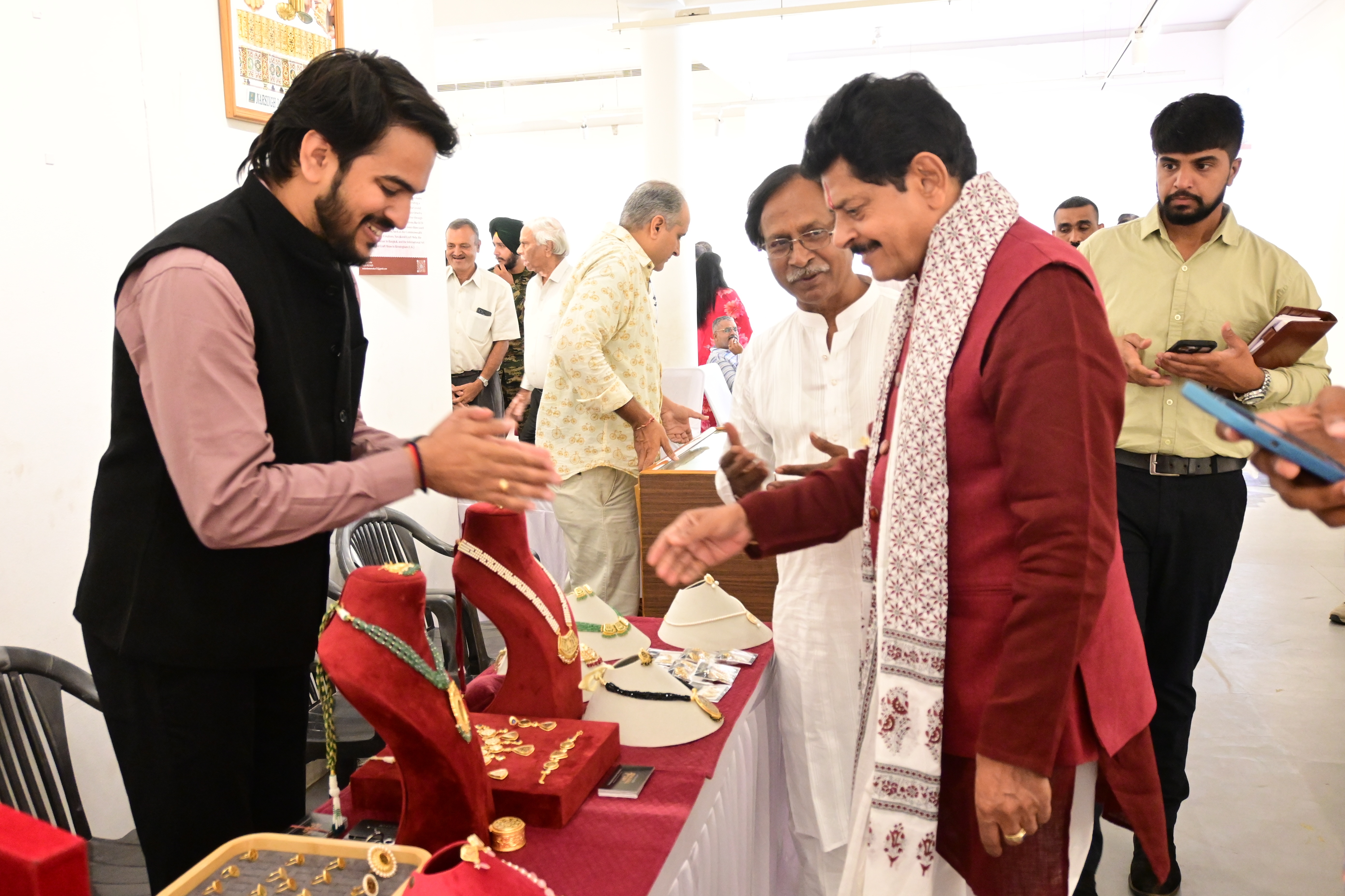 आर्ट और क्राफ्ट प्रदर्शनी शिल्पकार का हुआ आगाज आर्ट और क्राफ्ट प्रदर्शनी शिल्पकार का हुआ आगाज