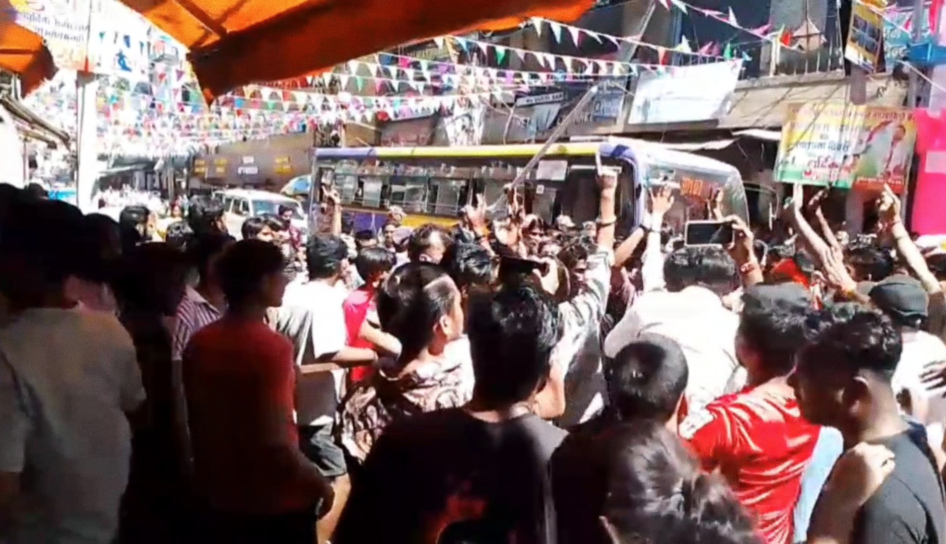 अररिया फोटो:प्रदर्शन करते युवक अररिया फोटो:प्रदर्शन करते युवक