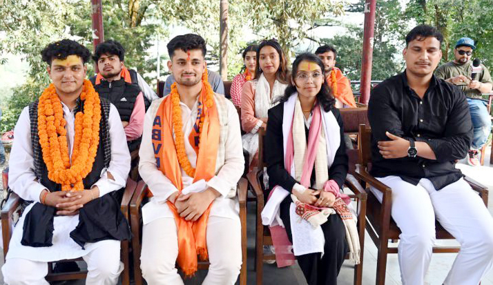 शुक्रवार को छात्र संघ चुनाव से पूर्व आयोजित आम सभा में उपस्थित प्रत्याशी। शुक्रवार को छात्र संघ चुनाव से पूर्व आयोजित आम सभा में उपस्थित प्रत्याशी।