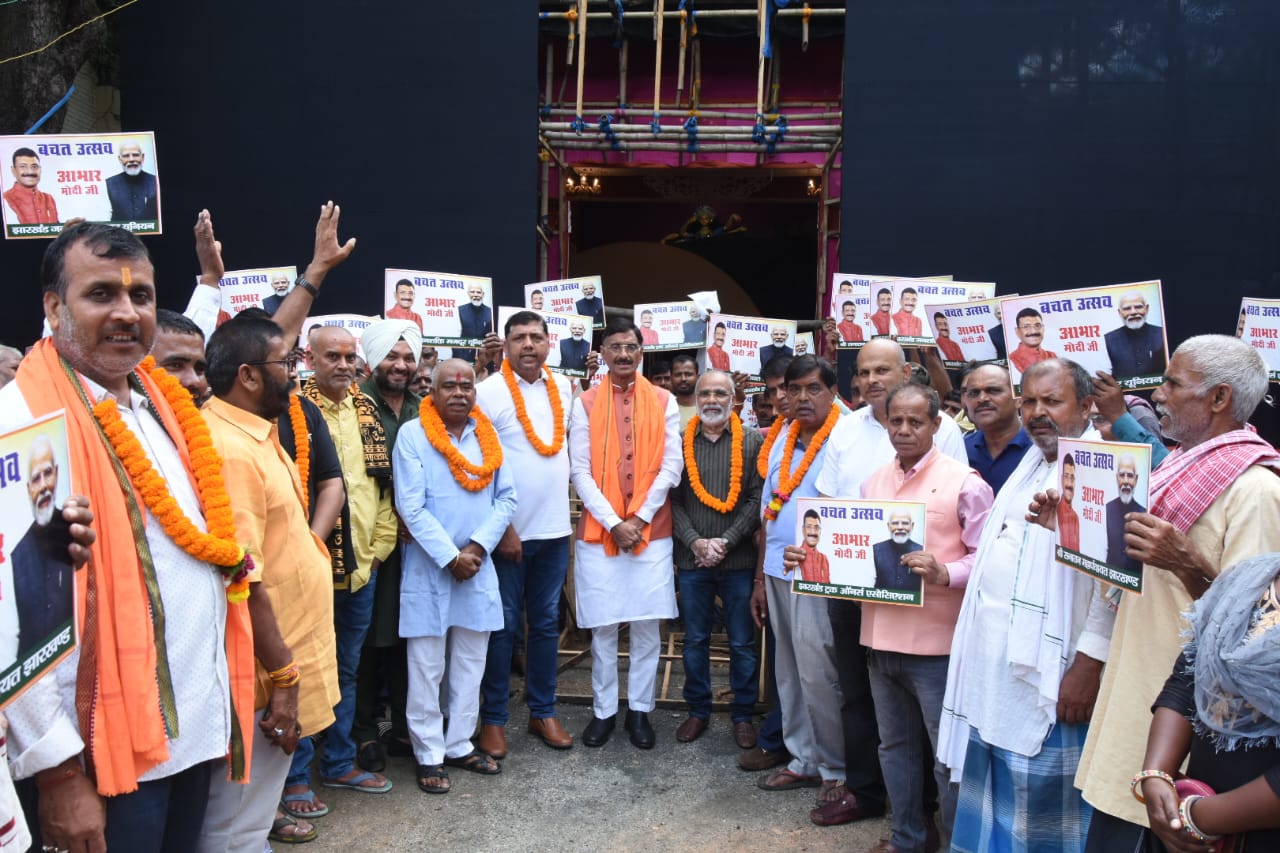 स्वदेशी अभियान के तहत जन जागरण चलाते हुए संजयसेठ स्वदेशी अभियान के तहत जन जागरण चलाते हुए संजयसेठ