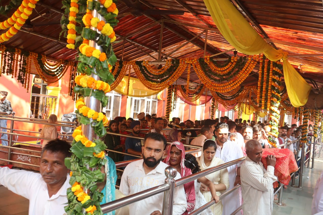 पँचम नवरात्र पर त्रिलोकपुर मंदिर पहुंचे 12 हजार श्रद्धालु 55 44 20 रुपए का चढ़ावा पँचम नवरात्र पर त्रिलोकपुर मंदिर पहुंचे 12 हजार श्रद्धालु 55 44 20 रुपए का चढ़ावा