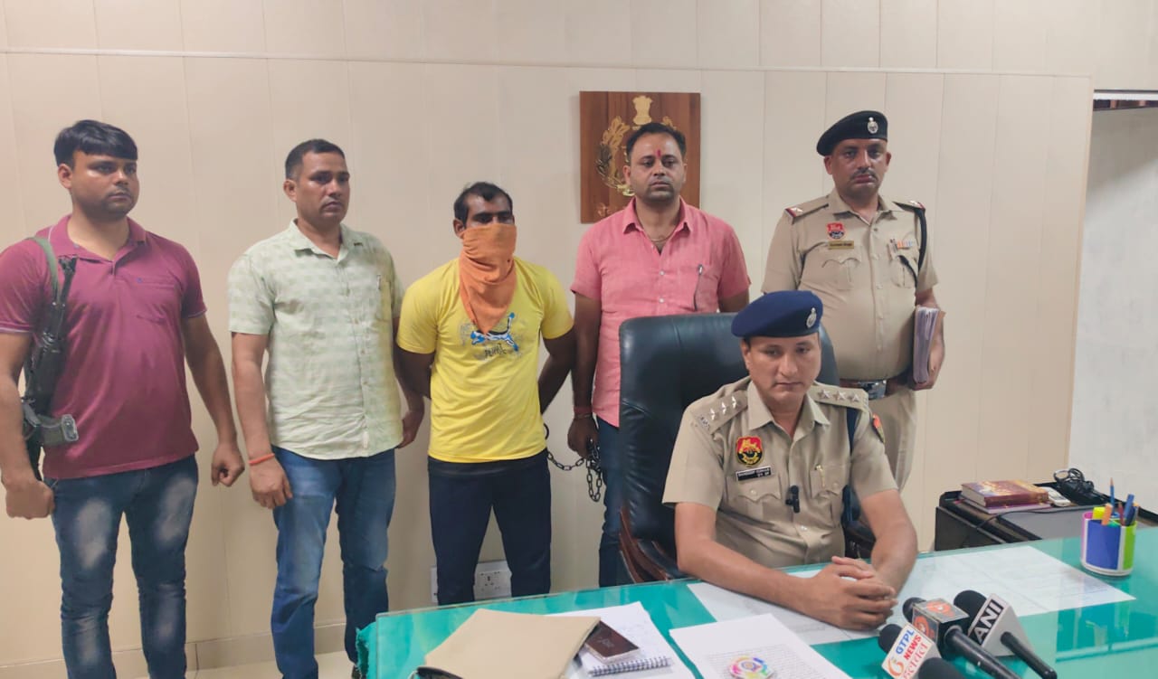 मामले की जानकारी देते हुए डीएसपी संदीप।
