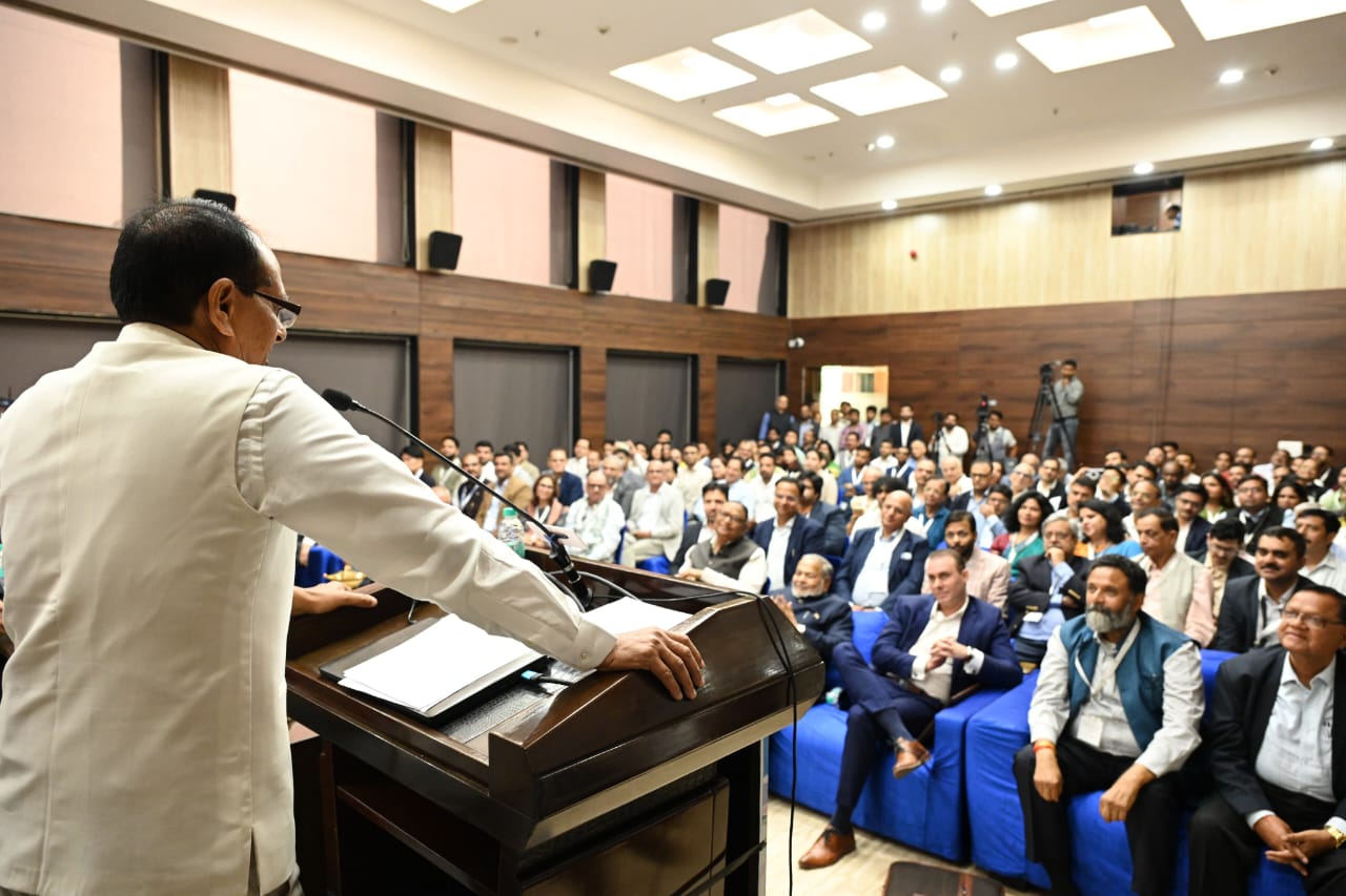 सम्मेलन को संबोधित करते हुए शिवराज सिंह चौहान