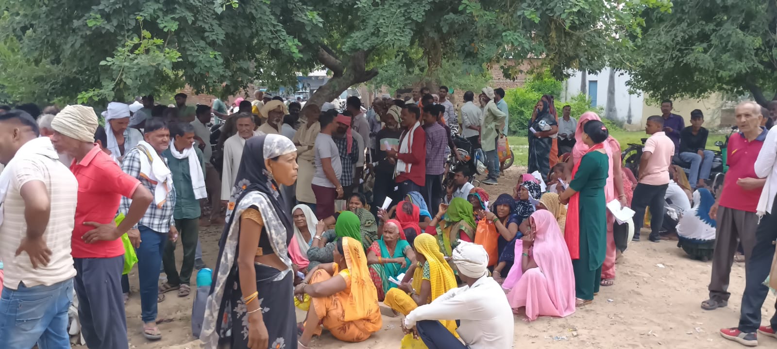 डीएपी वितरण में किसानो का हंगामा, डीएपी वितरण में किसानो का हंगामा,