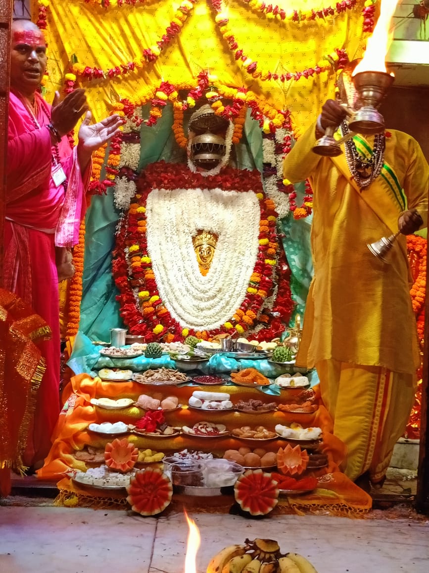 बड़ी शीतला माता की सजी झांकी
