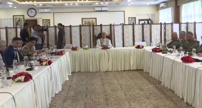 उपराज्यपाल ने सुरक्षा स्थिति की समीक्षा के लिए राजभवन में एकीकृत मुख्यालय की एक बैठक की अध्यक्षता की