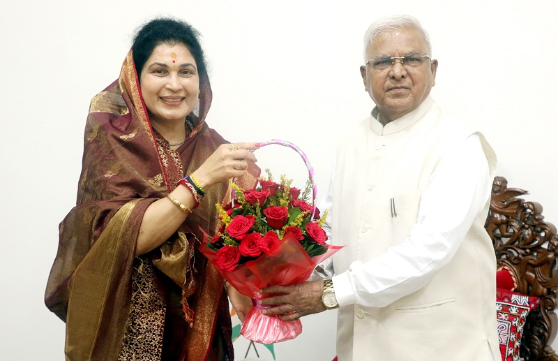 मप्रः राज्यपाल पटेल ने राज्यमंत्री कृष्णा गौर को दी जन्म दिन की बधाई मप्रः राज्यपाल पटेल ने राज्यमंत्री कृष्णा गौर को दी जन्म दिन की बधाई