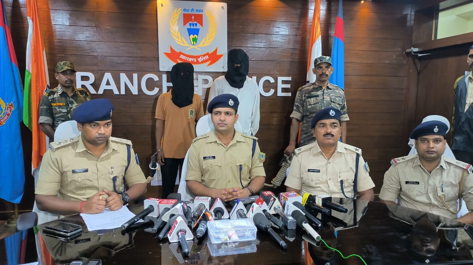 जानकारी देते एसपी जानकारी देते एसपी