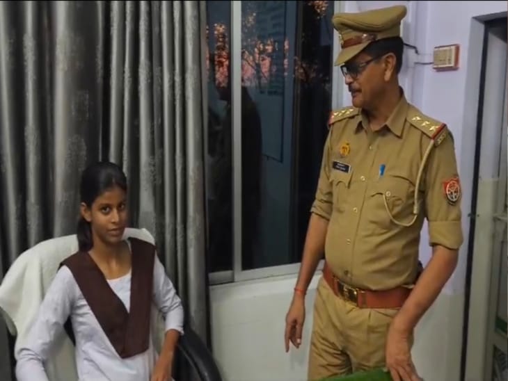 थाना अध्यक्ष की कुर्सी पर छात्र अपराजिता थाना अध्यक्ष की कुर्सी पर छात्र अपराजिता