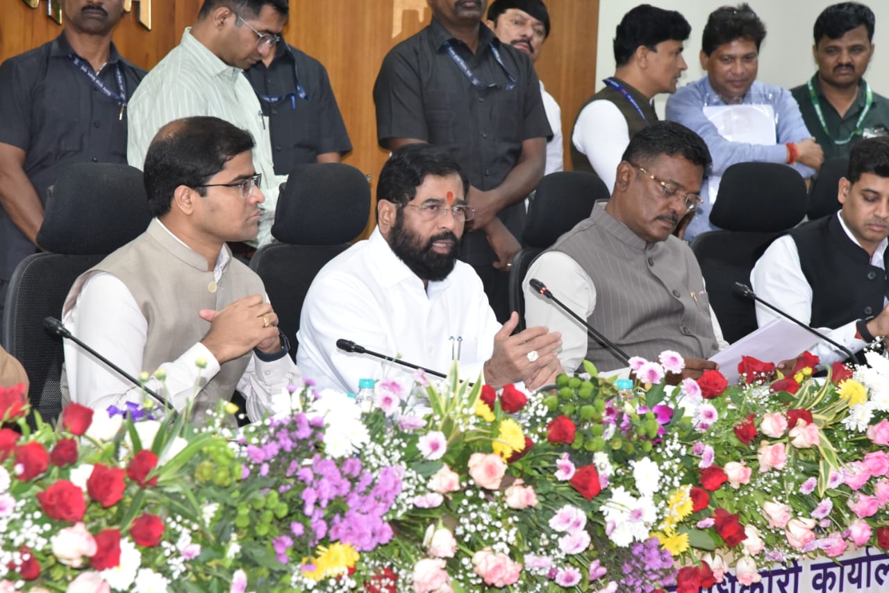 Development Thane district through new schemes Development Thane district through new schemes
