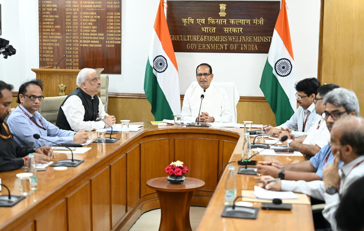 हिमाचल प्रदेश, पंजाब, उत्तराखंड के किसानों को पीएम किसान सम्मान निधि की 21वीं किस्त  जारी करते हुए शिवराज सिंबह