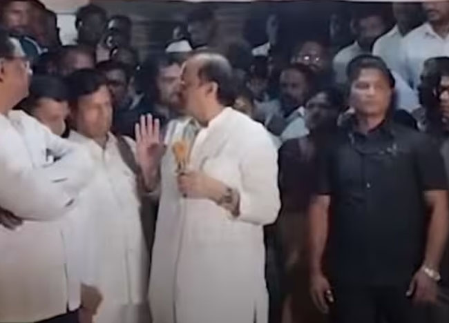 फोटो: धाराशिव जिले बाढ़प्रभावित इलाकों का दौरा करते हुए उपमुख्यमंत्री अजीत पवार